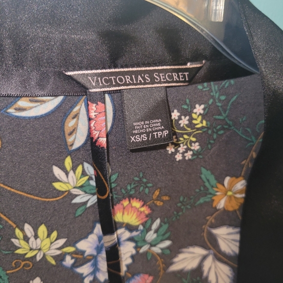 Victoria's Secret Black Floral Satin Robe sz. Small - Picture 4 of 8